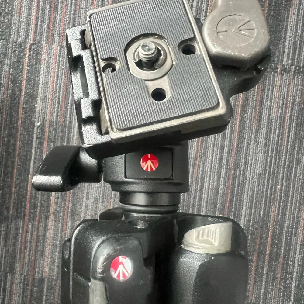 Momfrotto Carbon Fiber Tripod
